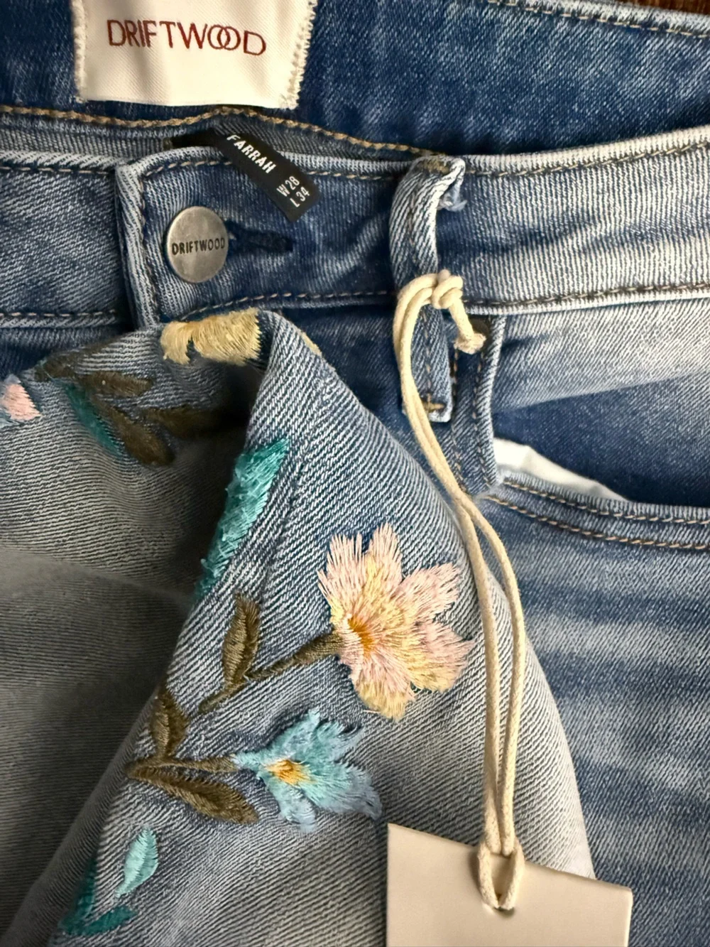 DRIFTWOOD - Farrah 28/34
Driftwood Blue Embroidered Women’s Jeans - Picture 5 of 5